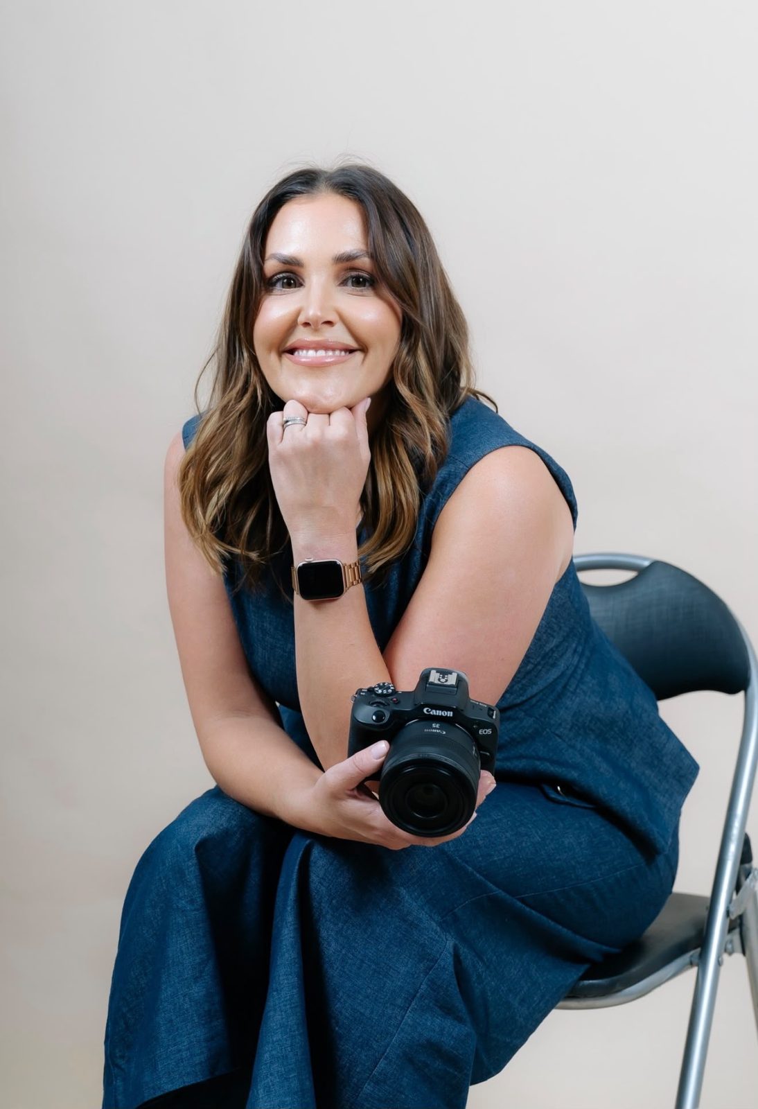 Sarah Jones smiling, holding her Canon camera